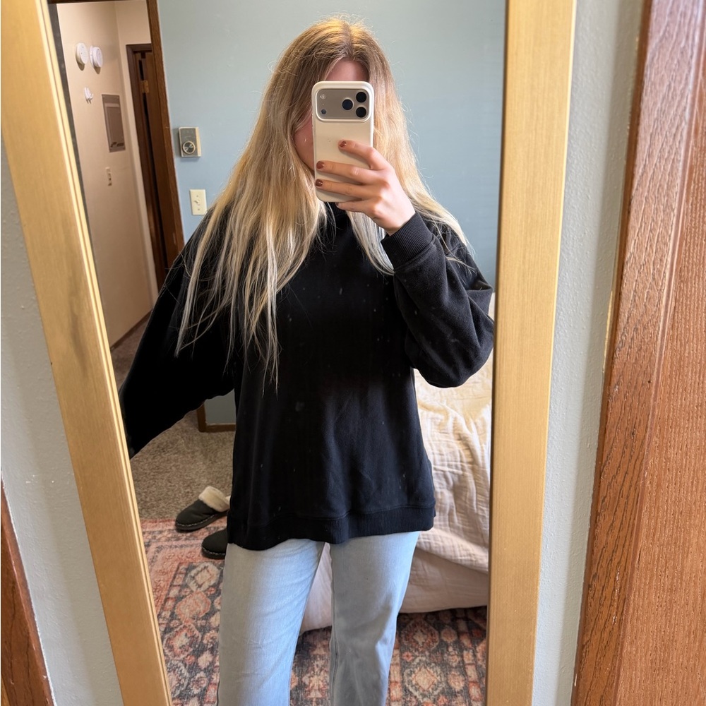 American Eagle Outfitters Black Crewneck Sweatshirt